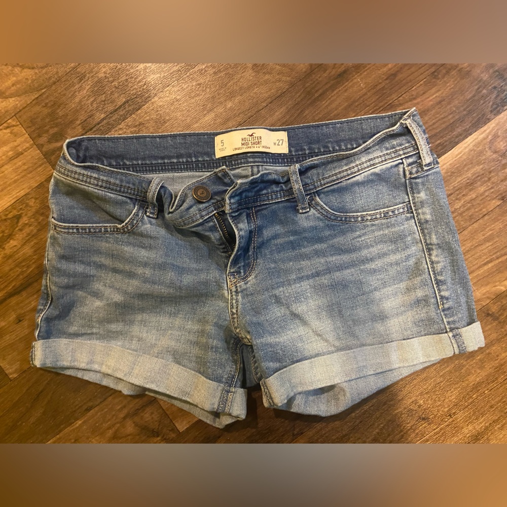 Hollister size 5, W27 jean shorts